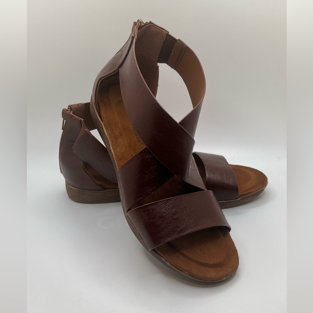 Pierre Dumas Women's Kori Faux Leather Dark Brown Flat Sandals Size 9 - Picture 4 of 14